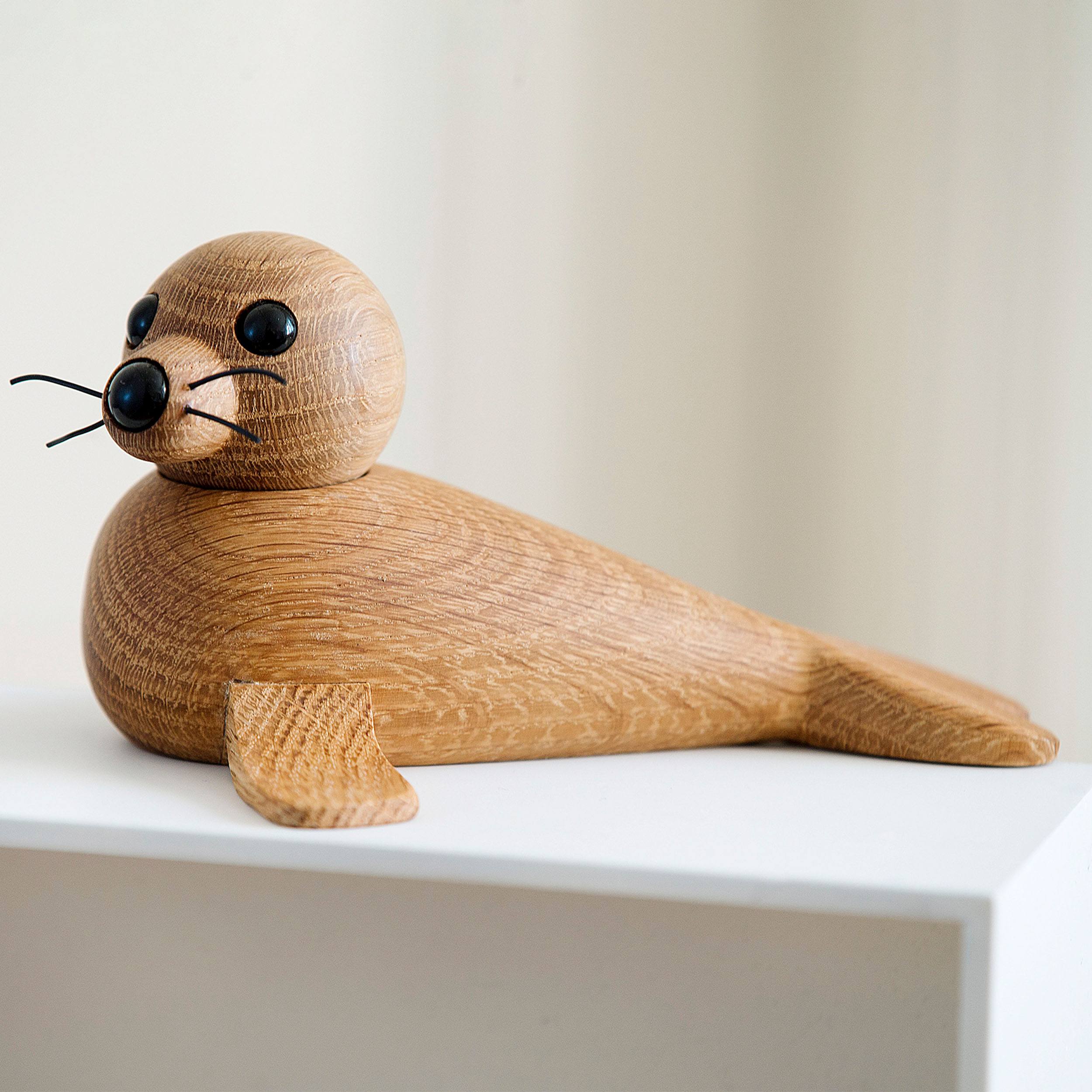 Female Seal Holzfigur