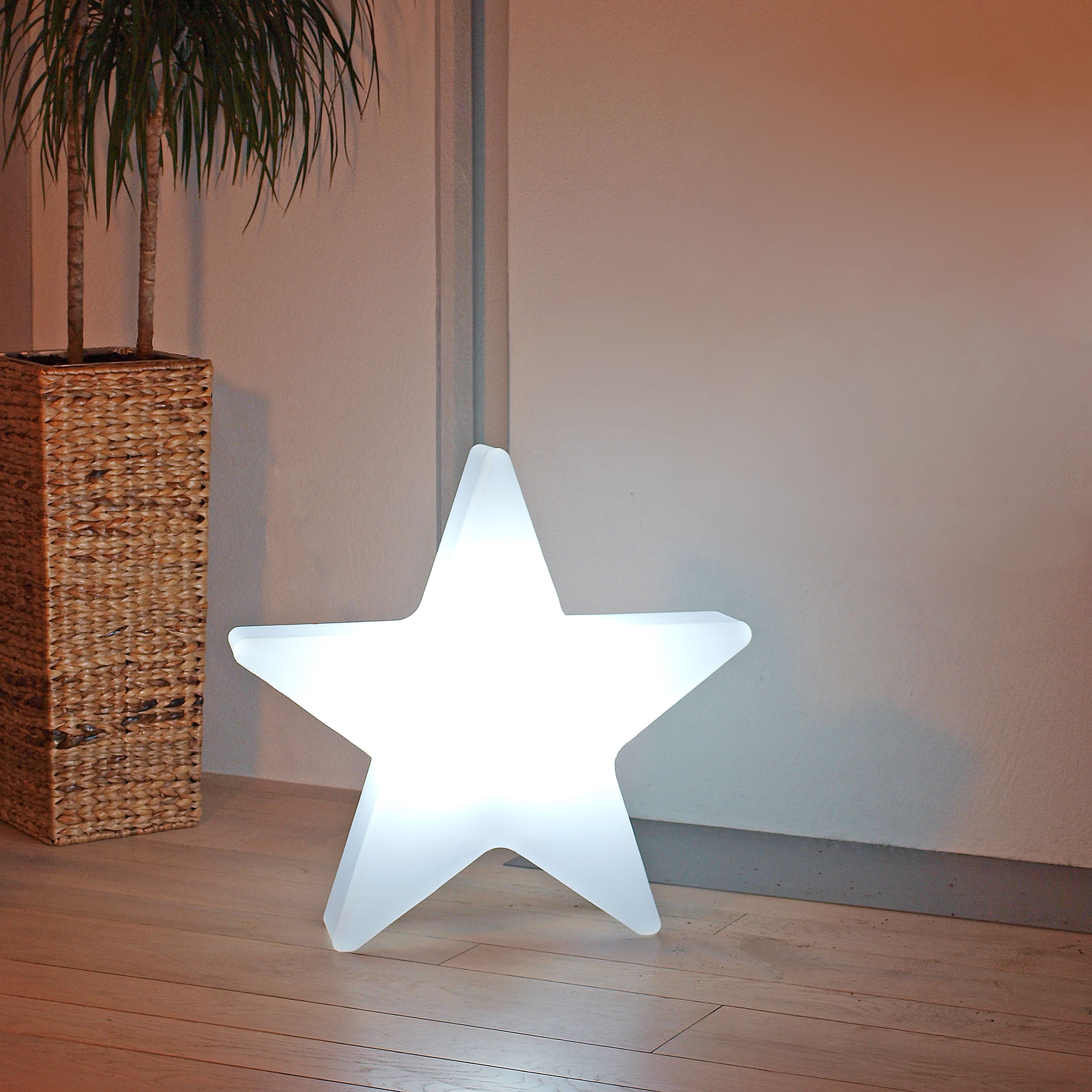 KAMACA Leuchtender XL 3D LED Stern Outdoor LED Außenstern 58 cm Durchmesser Bright Shining Star mit 12 warm White LED mit Timer Advent Winter Weihnachten 3D Ø 58 cm Weiss 