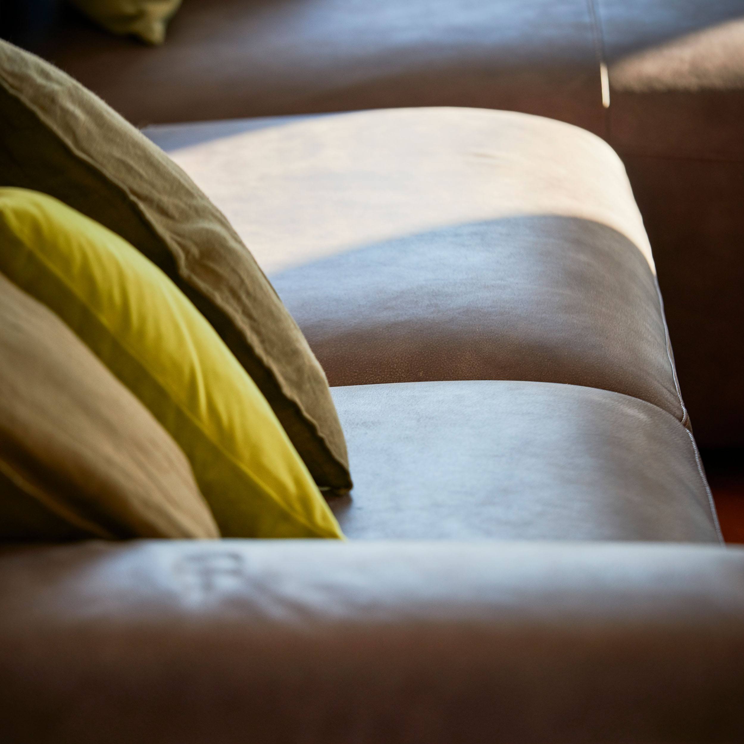 Clifden Leder 3-Sitzer Sofa mit Longchair rechts