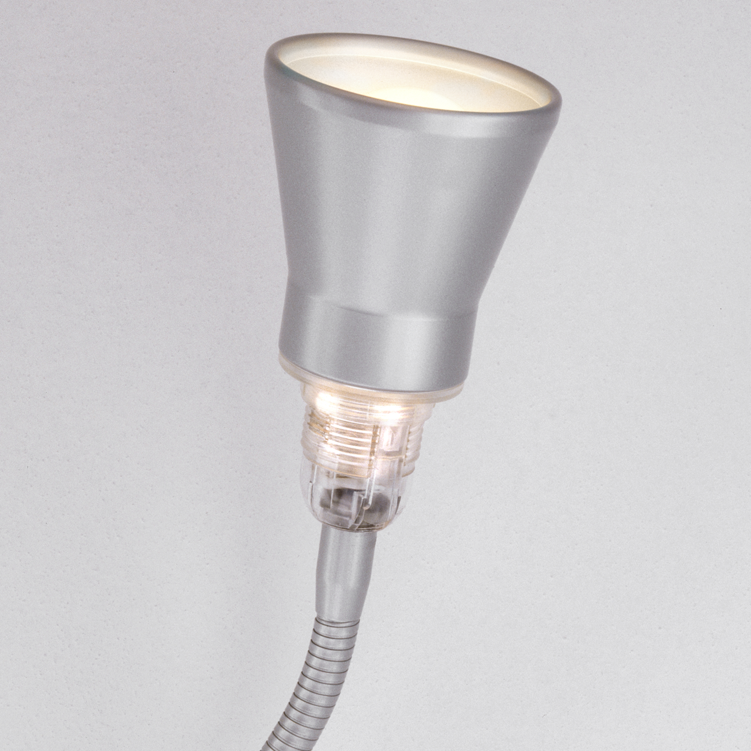 Glühwürmchen DeLight Alu-Kegelreflektor Steckerleuchte mit LED-Leuchtmittel