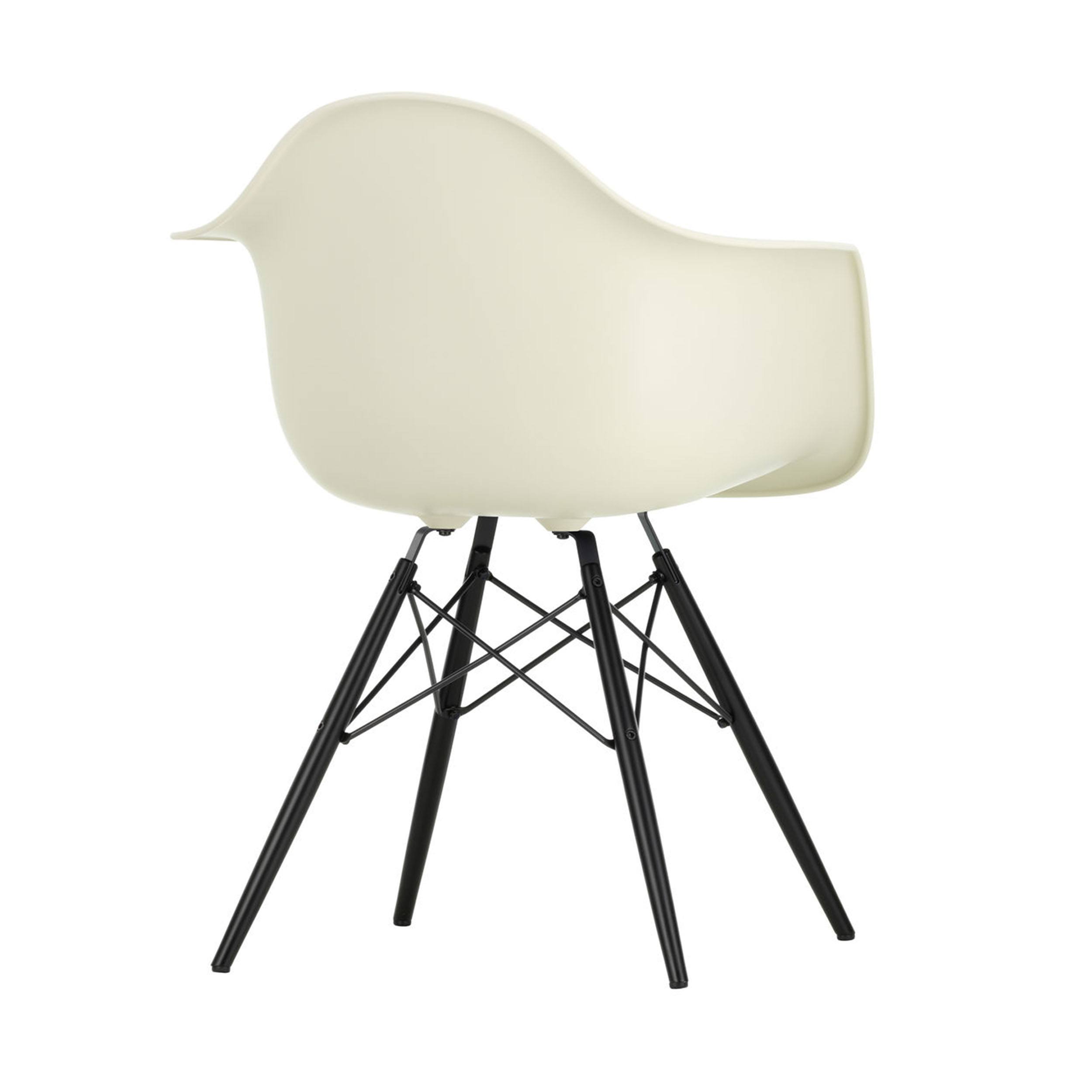 Eames Plastic Armchair Stuhl DAW mit Kunststoffgleitern