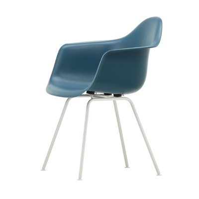Eames Plastic Armchair Stuhl DAX Gestell weiß mit Kunststoffgleitern